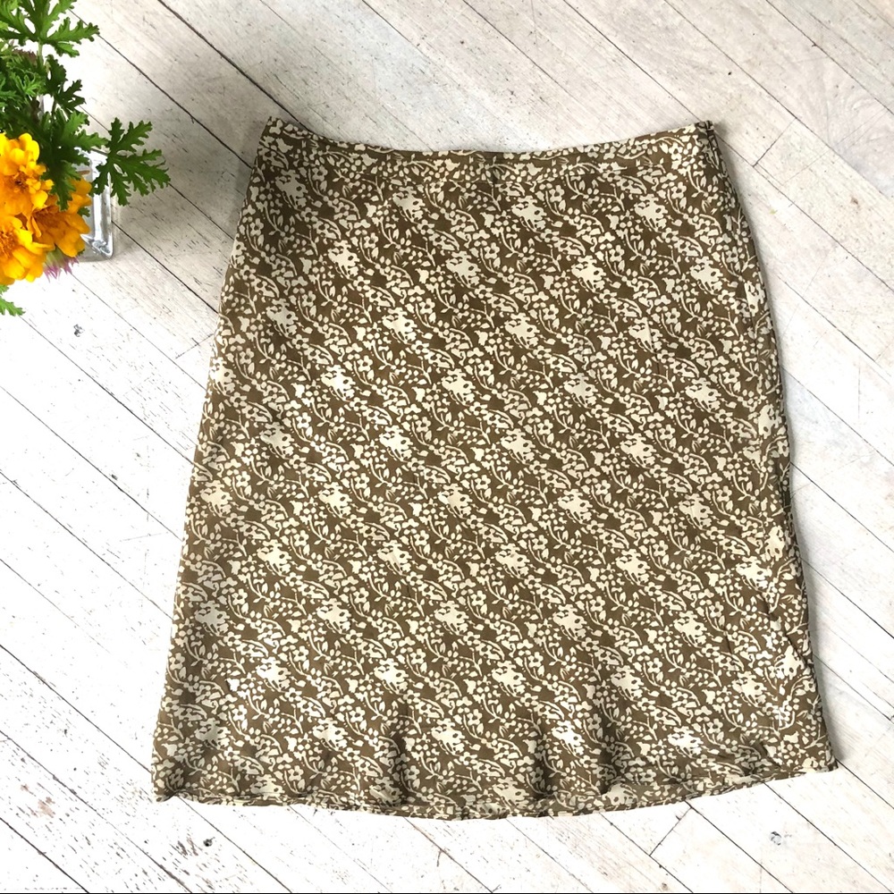 EUC BANANA Genuine silk A-line tan/beige skirt